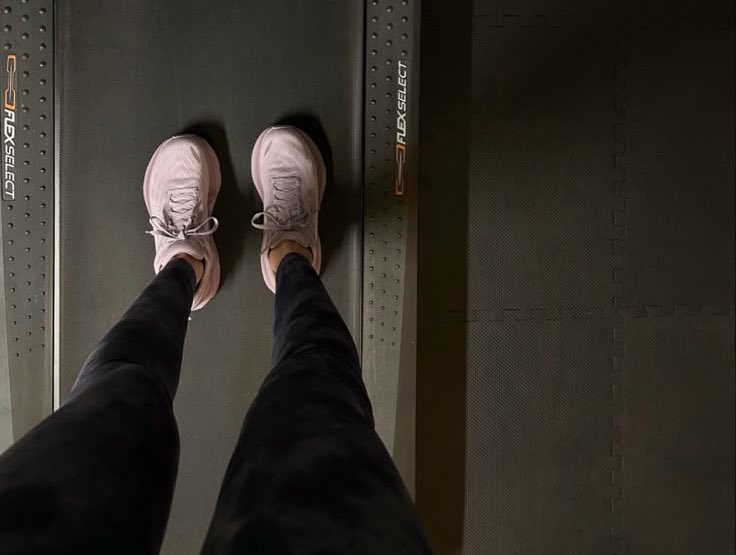 summerfiles's tweet photo. nights: dinner, walk on the treadmill, cold shower, skincare, cozy sleepwear, study all night, pray https://t.co/ekxCW4TPsd