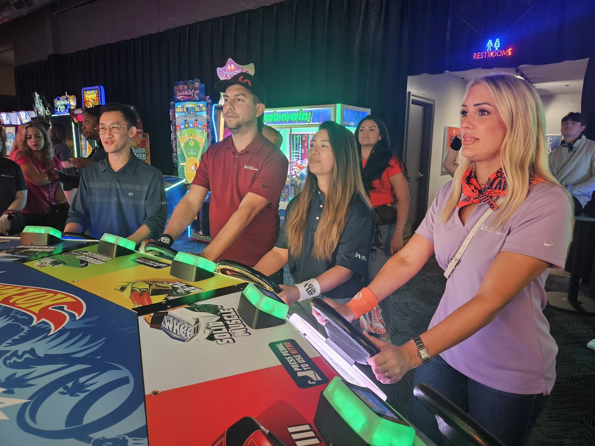 LeeAssociateHOU's tweet image. Team spirit was on full blast at our "Team Up &amp;amp; Turn Out" staff event at Dave &amp;amp; Busters! 🎉 From epic games to nonstop laughs, our crew showed what teamwork (and fun) is all about 🙌💥 Celebrating the people who make our culture strong every day! #TeamUpTurnOut #TeamBuilding