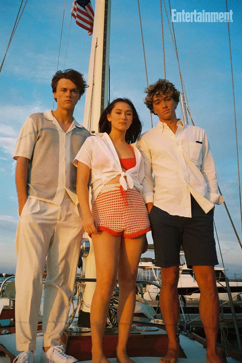 FilmUpdates's tweet photo. ‘The Summer I Turned Pretty’ stars Lola Tung, Gavin Casalegno, and Christopher Briney for @EW

Photographed by Emma Louise Swanson.

🔗: https://t.co/zDr9l3bOM2 https://t.co/dQjBmIBVFa