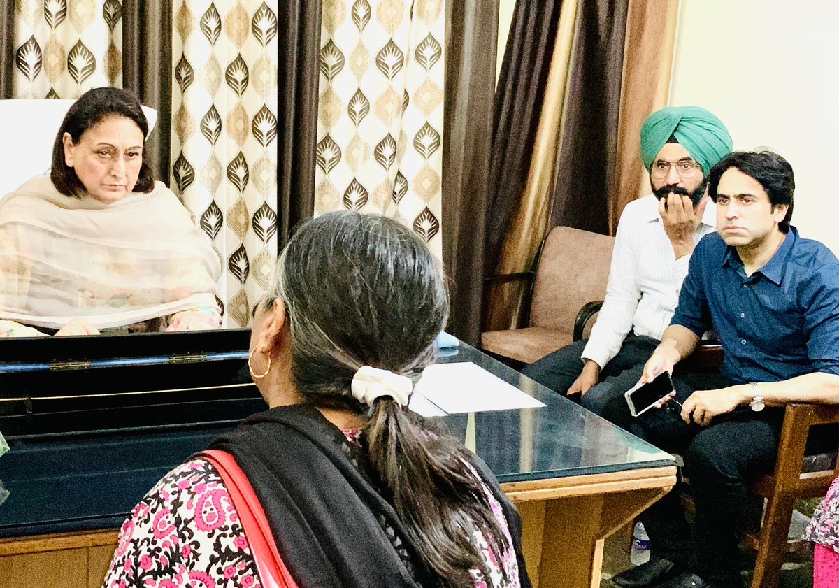 rajlali's tweet photo. Visited Women Cell Fatehgarh Sahib on a surprise visit , conducted case inquiries, met the Complaintant and made sure the system works fairly and attends to each and every complain. 
#PSWC #Fatehgarh_Sahib #PunjabPolice #WomenCell https://t.co/lvVk2bNhpV