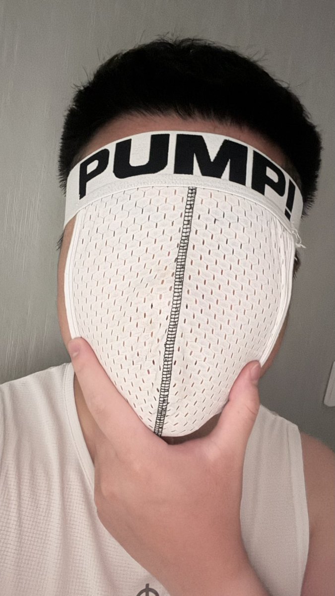 Abcax123_'s tweet photo. 小红书发现一个好看的打扮，翻拍一下
这下上面和下面配成一套了😝
#双丁 #锁吊 https://t.co/E4TGuypWnx