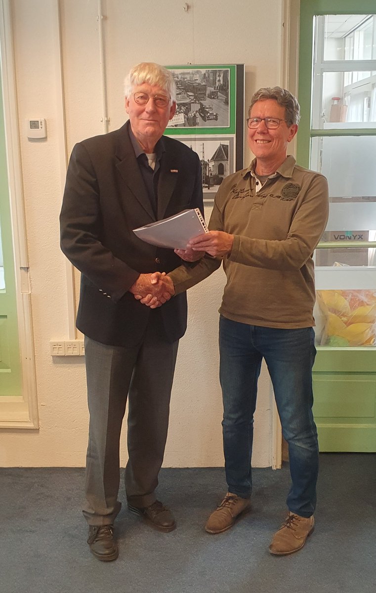 Het CultuurHistorisch Genootschap Duin- en Bollenstreek (CHG) heeft een nieuwe voorzitter: Piet Dijkzeul. Hij nam op 8 mei het voorzitterschap over van waarnemend voorzitter Piet Goemans.