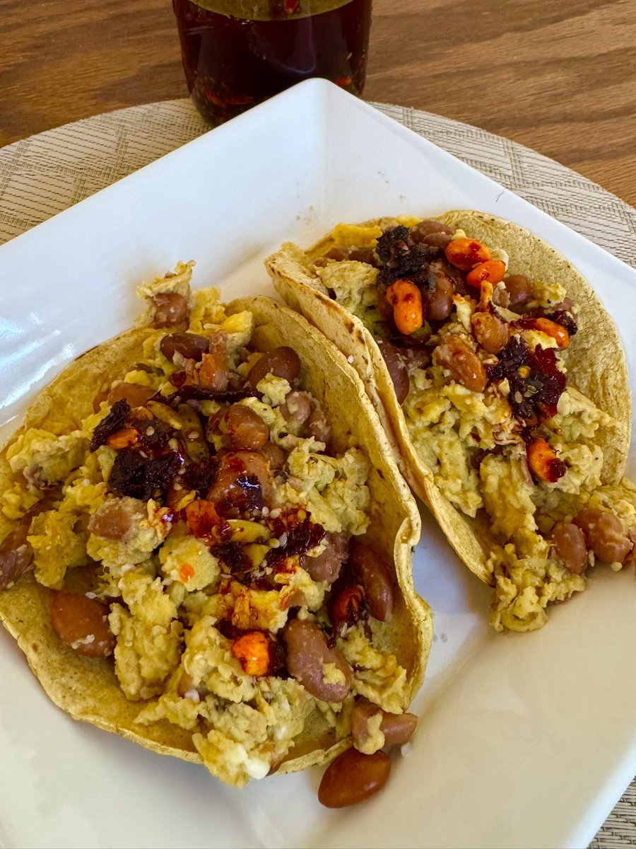 burritoconcoca's tweet image. Para mantener la talla #PoderosoXL ya quedó el desayuno de taquitos de huevo con frijol, listo para las #PoderosoNews