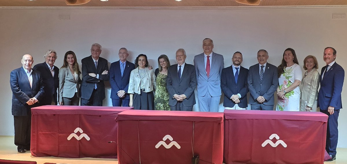 aparejadoresmad's tweet photo. Hoy ha tenido lugar la Toma de Posesión de cargos de la nueva Junta de Gobierno del Colegio a la que deseamos la mejor de las suertes en esta nueva etapa. https://t.co/m0ezYPHC2H