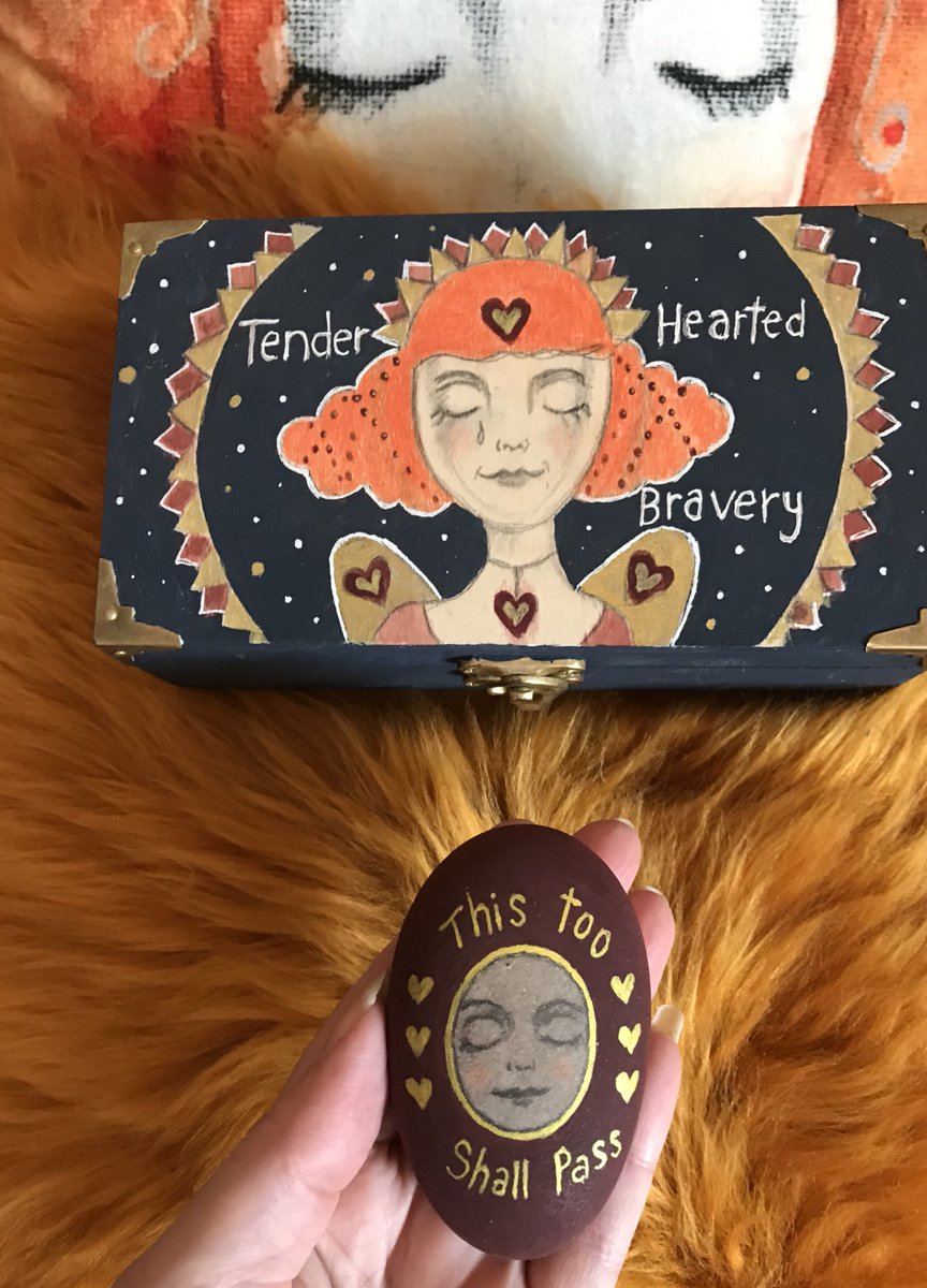SeeQueenArt's tweet image. SPECIAL OFFER! Painted wooden box plus painted stone, now £30 plus £5 UK postage, please PM me for details xxx #tenderhearted #thistooshallpass