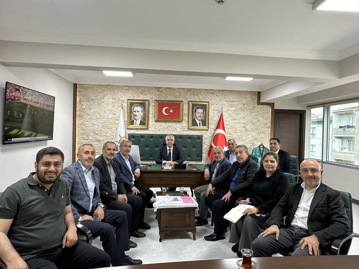 Giresun Çamoluk Karadikmen Derneği Başkanı Eyüp Tonbul’a ve Yönetim Kurulu üyelerine,  Genç Kolları Başkanı Mehmet Tonbul’a ilçemize gerçekleştirdikleri ziyaretten dolayı teşekkür ederim. 

Rabbim Birliğimizi Daim Eylesin.