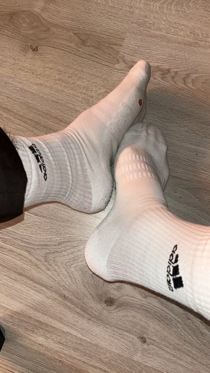 CashMasterNL3's tweet photo. Who is going to clean my sweaty feet after a long day at the office🐷

#humilation #feetslave #feetmaster #findomnl #findom #cashmaster #cashpig https://t.co/Dl8MaDYn1V