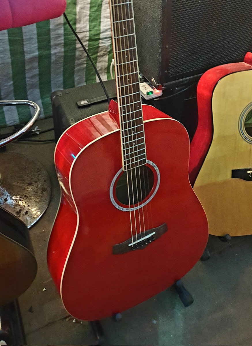 gisforguitars's tweet photo. "With a #red #guitar on #fire!...desire?🤔👇😉👍 https://t.co/7EdeFBYQYN