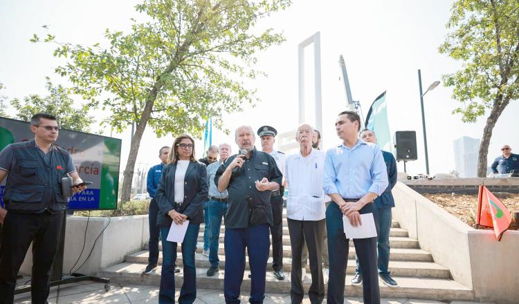 AsiEsMonterrey's tweet photo. 🚧 Se confirma la remoción de la icónica escultura "Los Tubos" (Puerta de la Industria) de Vicente Rojo en Av. Vasconcelos y Gómez Morín. ¿Qué opinas de este cambio en el paisaje urbano de nuestro municipio? #SanPedroGG #LosTubos #PatrimonioUrbano https://t.co/XDRUOAJxzh