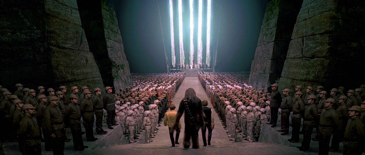 When I was tiny, bc the clothes looked the same as Imperial uniforms to me, I thought the audience in this scene was Empire people who came to say they were sorry for being evil

After #Andor, I’m not sure I was 100% wrong. Gotta be like 4 in there hoping no one calls on them…