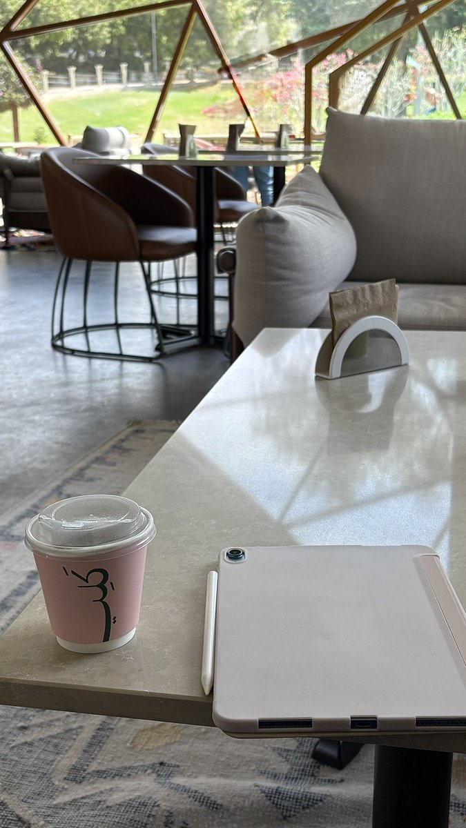 here7sa's tweet image. Mornings ☕️