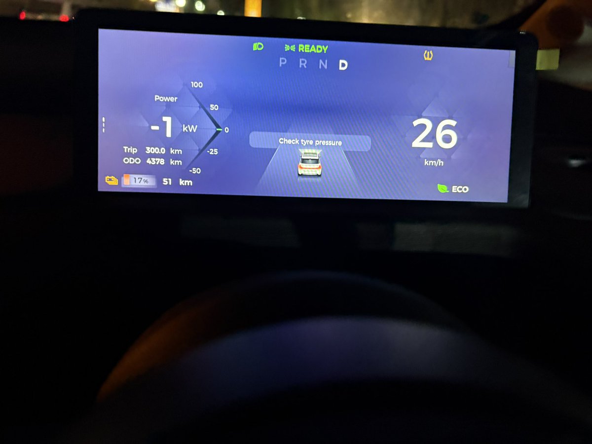 Divyangjain9's tweet photo. @Xroaders_001 @Shiva_Gupta26 Mine is doing much better
Its a windor ev 
Since 3 charges Getting 350 NCR drive
On ODO 100% charge shows 320!
Its like how you drive the car.
@volklub 
@Xroaders_001 https://t.co/9yry3A59Xb