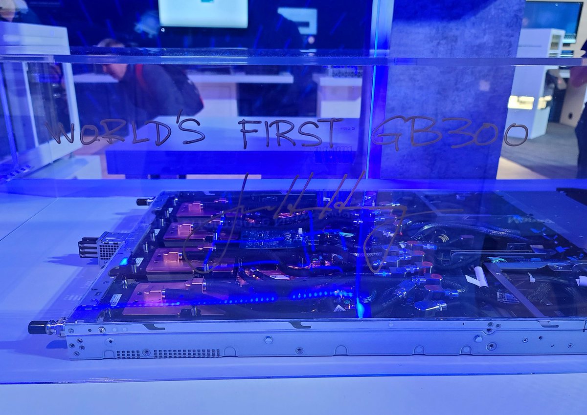 MarcoChiappetta's tweet image. The lighting in the expo isn't photo friendly, but figured some of you would enjoy a look at the worlds first @nvidia GB300 server, built by @DellTech, with a note and autograph from Jensen. #DellTechWorld