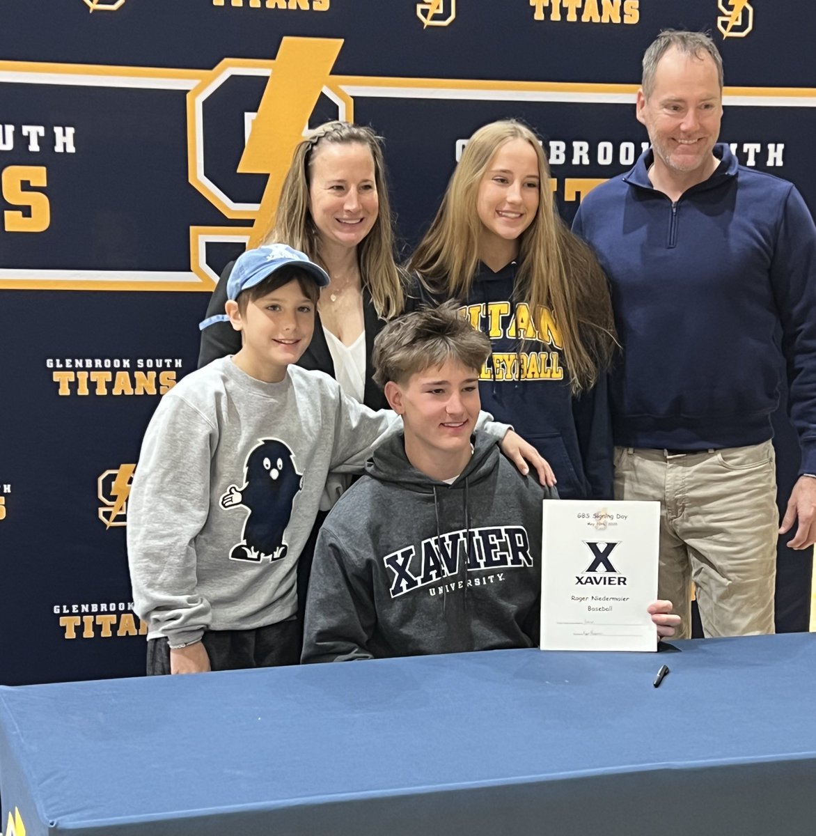 GBS_Baseball's tweet photo. ⚡️Titan signing day today✍️! Congratulations to our 3 seniors who will continue their baseball careers!
Roger Niedermaier: Xavier University
Evan Bonnell: St. Olaf College
Everett Perschall: Carthage College
So proud of them and excited for them and their families. #Titans4Life https://t.co/imQxYl8Azj