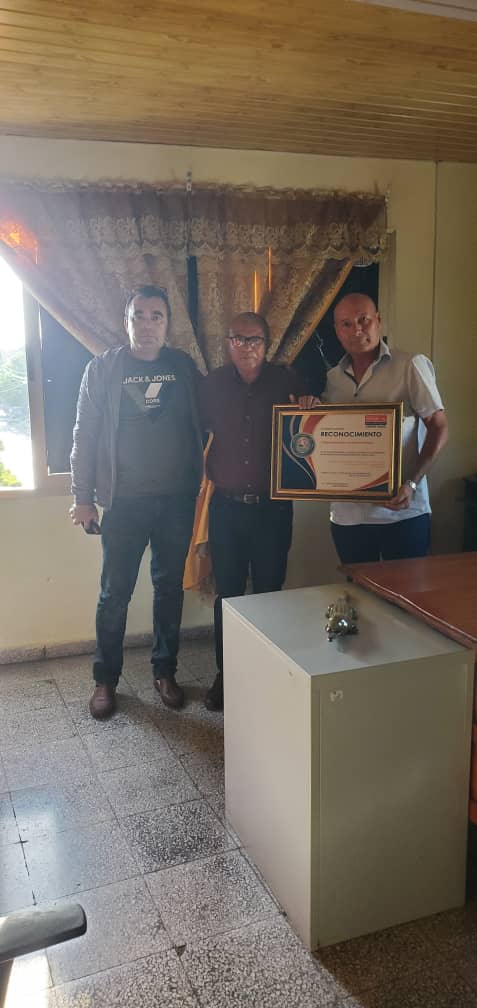 La empresa GEOCUBA, Grupo Empresarial de Oriente Norte, le otorgan reconocimiento  especial a la EMPA-HOLGUÍN por sus lazos de cooperación y su aporte incondicional en su desempeño profesional