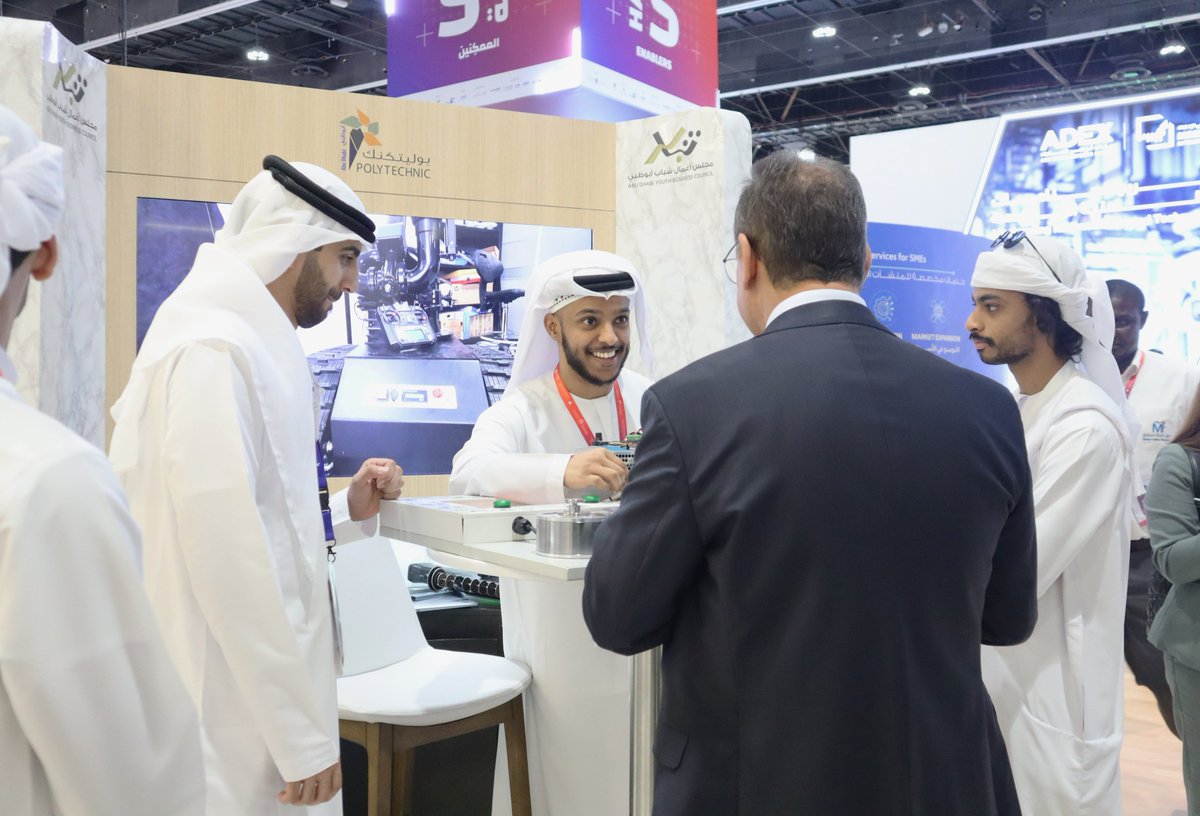 في اليوم الثاني من معرض #اصنع_في_الإمارات_2025، قدّم طلاب بوليتكنك أبوظبي مشاريعهم المبتكرة أمام الزوار والمتخصصين من مختلف الجهات الصناعية، حيث تميزوا بعرض أفكارهم التقنية وتفاعلهم المهني

ندعوكم لزيارة جناح بوليتكنك أبوظبي في القاعة 5 – المنصة AM80
<a href="/MIITEUAE/">MIITE</a>