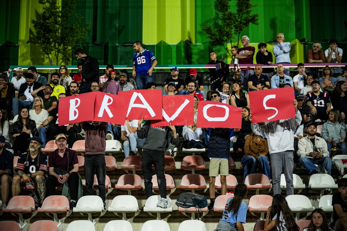 ¡𝗤𝘂𝗲𝗿𝗲𝗺𝗼𝘀 𝘃𝗲𝗿 𝗲𝘀𝗼𝘀 𝗰𝗮𝗿𝘁𝗲𝗹𝗲𝘀! 👀
Trae el tuyo y hazte notar en la grada 🤘