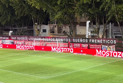 Hay sueños ligeros, sueños bonitos, sueños frenéticos. Esta frase detrás del arco de San Blas es del tema del Indio "¿Por qué será que Dios no me quiere?". Creo que eso explica en parte los resultados del Bicho en las últimas definiciones.
#aaaj