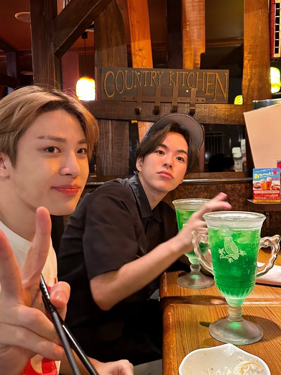 yoonjaemybae's tweet photo. Everytime they're in Japan, Jaehyuk always goes out and eats with Junghwan. 
Jae loves his dongsaeng very much 🥹 https://t.co/f5yphZN3E6