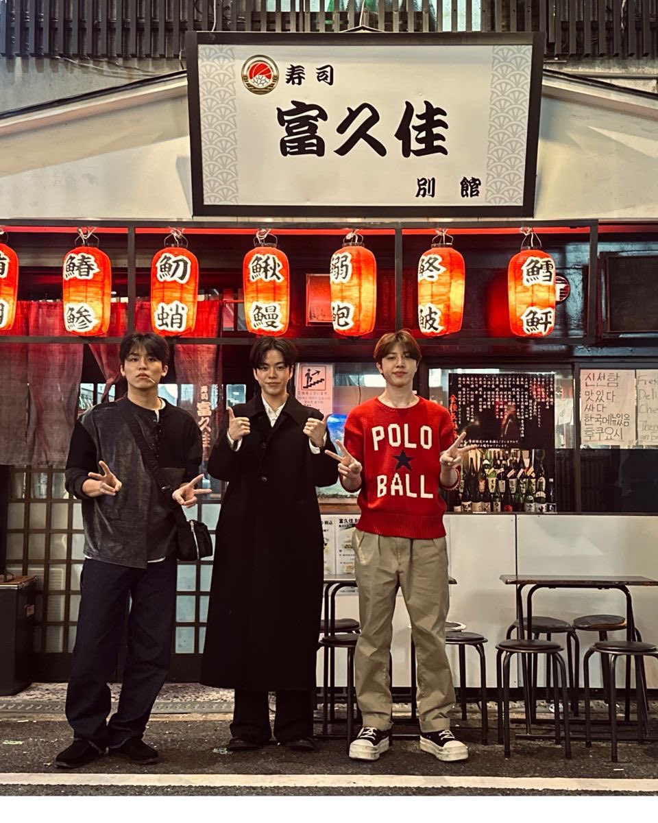 yoonjaemybae's tweet photo. Everytime they're in Japan, Jaehyuk always goes out and eats with Junghwan. 
Jae loves his dongsaeng very much 🥹 https://t.co/f5yphZN3E6