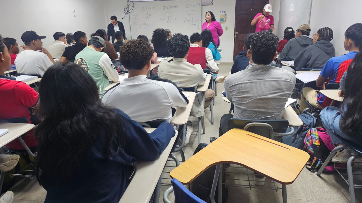 DrAlexisTejedor's tweet photo. En @UTPCocle de la @utppanama los estudiantes preguntan de todo, hasta si habrá debates. Lleno total en las presentaciones estudiantiles. ¡Con @MarcelaUTP de corazón! https://t.co/FMCTN1rF25