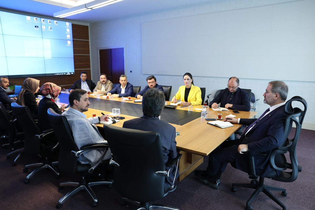 Gerçekleştirilen ‘Teşkilat Akademisi Liderlik Okulu’ programı sonrası hızımızı biraz daha yükseltecek yeni programlar çalışmalarına başladık bile…

📍Genel Merkez Arge toplantısı