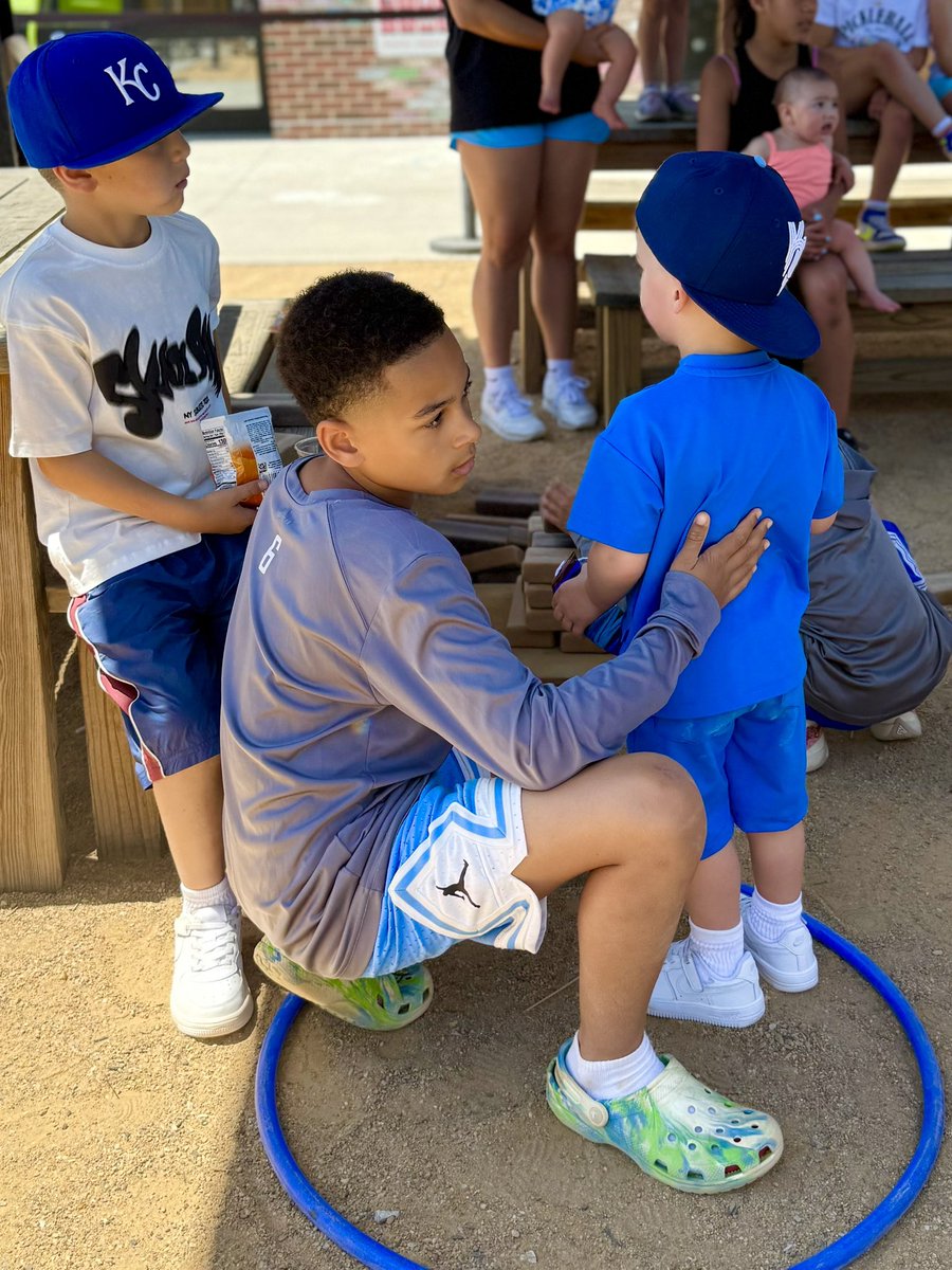 Eric Hosmer tweet media