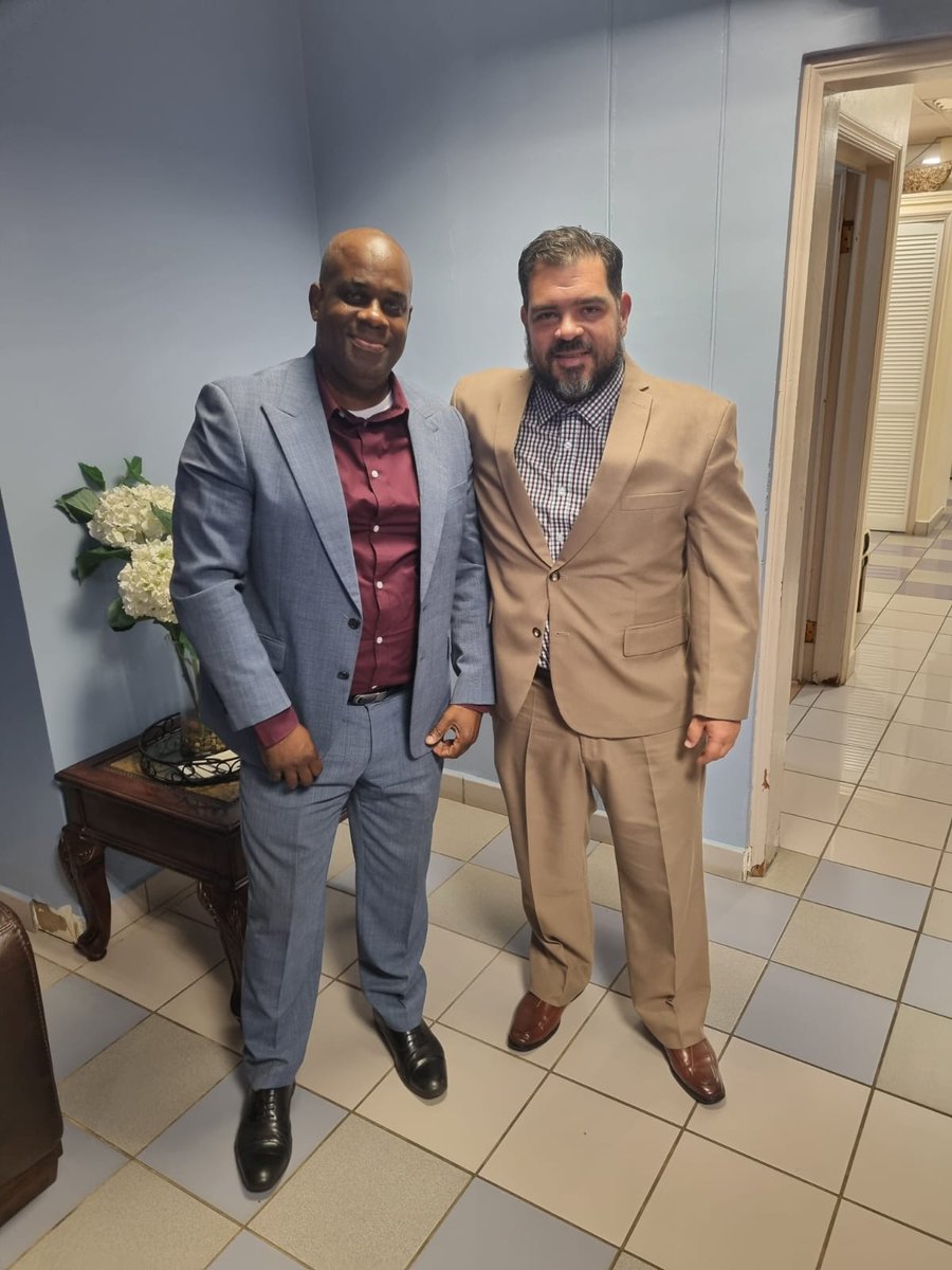 Embajador de Venezuela en #Dominica despide a la Delegación Veedora de esta República del Caribe Oriental que viajará a #Venezuela  para ser testigos de la transparencia, rectitud y eficiencia del Sistema Electoral Venezolano en las elecciones del próximo 25 de mayo. <a href="/ALBATCP/">ALBA</a>