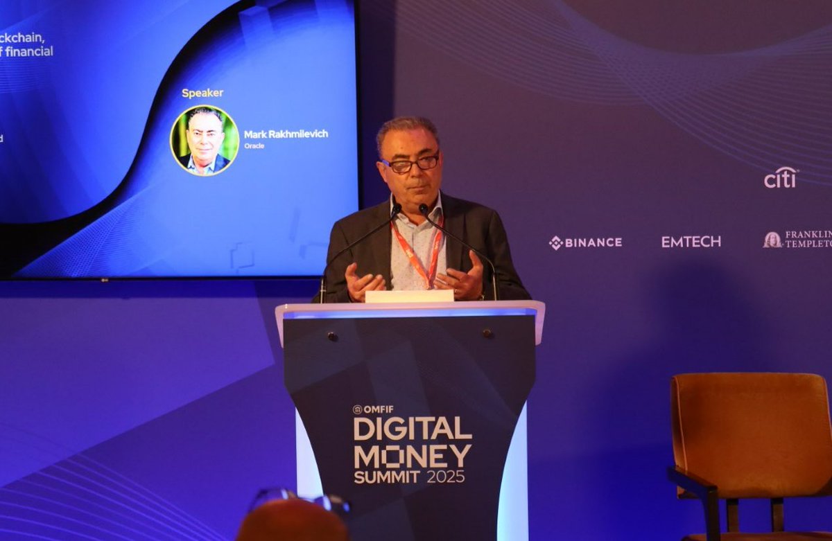 OMFIFDMI's tweet image. 鈽侊笍 How are blockchain and cloud technologies shaping the future of financial infrastructure?
Mark Rakhmilevich of @Oracle, explores the interaction of blockchain with cloud infrastructure as regulated entities seek to enhance their capabilities by using both technologies.