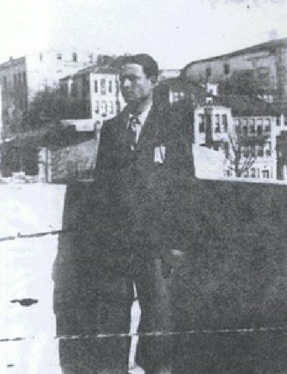 OkuneOrg's tweet image. #YusufAhıskalı (1909-1983) #Trabzon doğumlu şair, yazar ve yayımcıdır. 1940 kuşağının unutulmuş edebiyatçılarından biri olarak bilinir. Kendi döneminin siyasi ve entelektüel kalıplarıyla pek uyuşmayan, kendine has bir yaşam tarzına sahip olmasının… &amp;gt;&amp;gt; tr.okune.org/wiki/index.php…