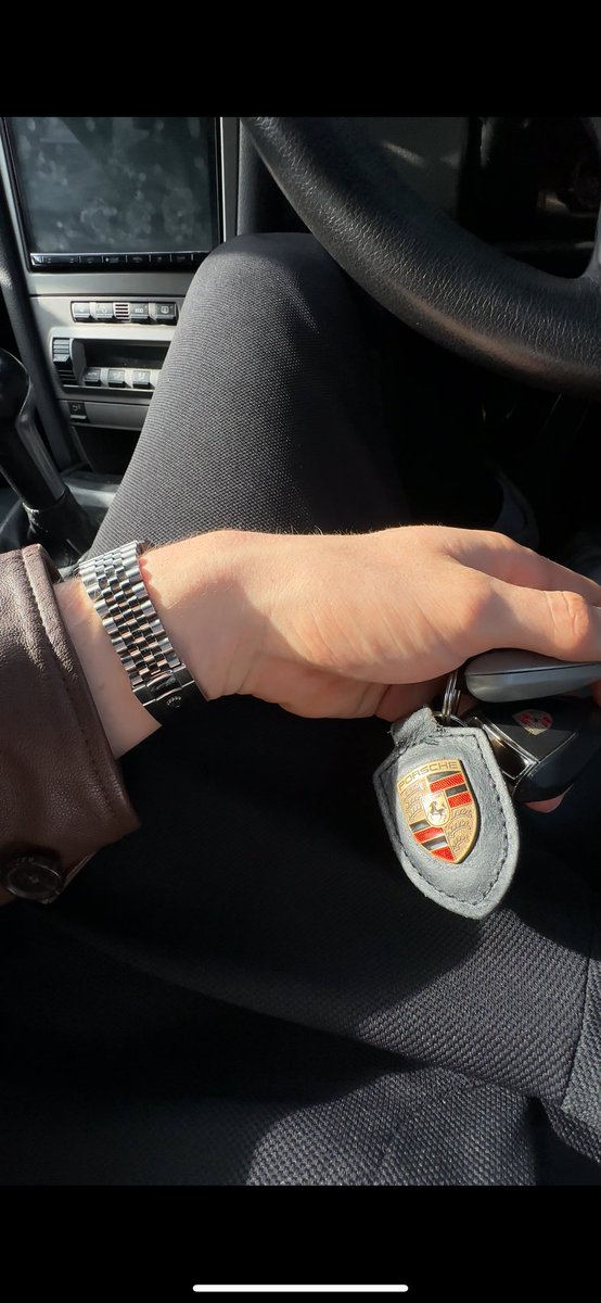 itisjcr's tweet photo. Owning a Porsche and Rolex at 19 >>> https://t.co/56AngQRek3