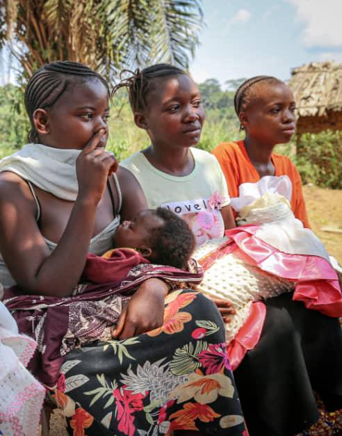 👧🏾Sud-Kivu :Trop de jeunes filles deviennent mères avant 18 ans.  
Manque d’éducation sexuelle, pauvreté, pressions sociales… Les grossesses précoces brisent des rêves. Binja, 16 ans,témoigne : «Je ne suis pas une erreur. J’ai besoin de soutien, pas de rejet.» #WatotoNews #RDC