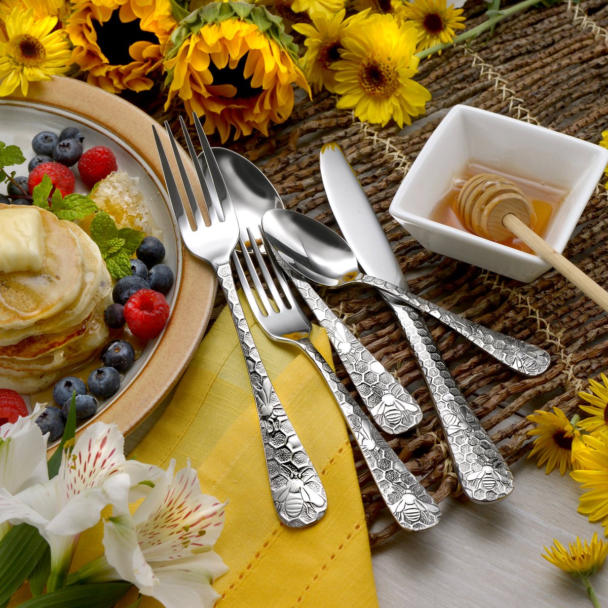 LibertyTabletop's tweet photo. ๐ Itโs #WorldBeeDay! Celebrate with our Honey Bee Flatware โ and help save the bees! ๐
๐ผ 10% off now through Memorial Day
๐ A portion of proceeds supports bee research at Cornell!
Use code MD2025 ๐โก๏ธ https://t.co/7uYkUvHuCm
#SaveTheBees #LibertyTabletop https://t.co/OB7wzgNkG8