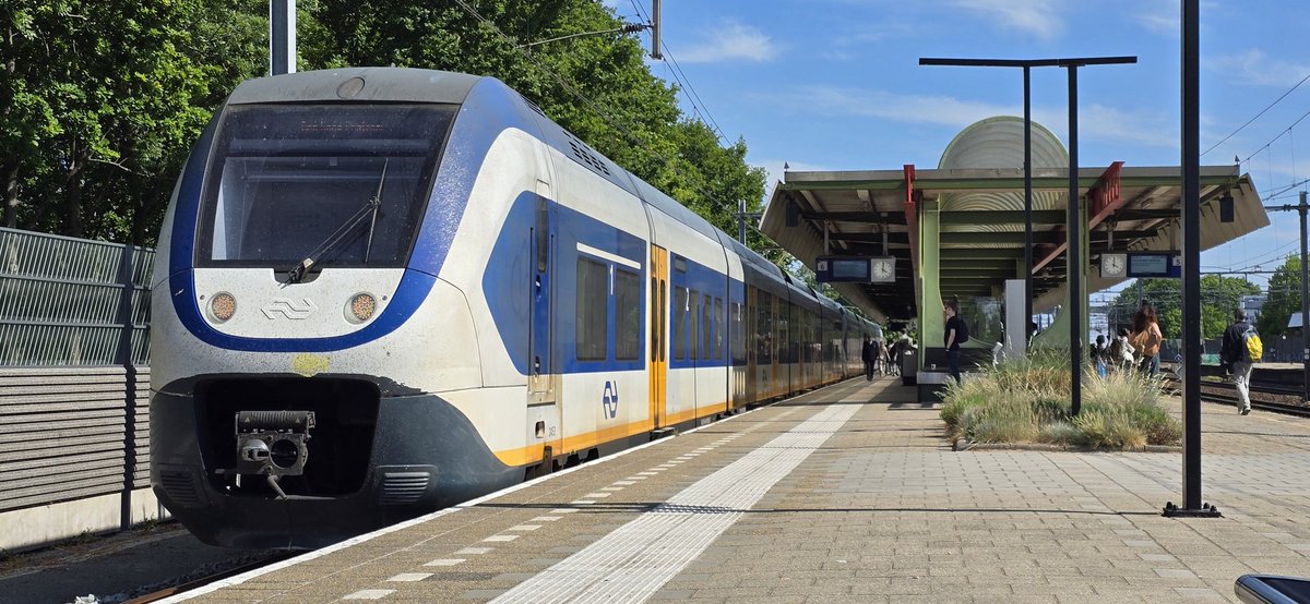 sabineramp1985's tweet image. De eerste paar ritten van de dienst zitten er alweer op. 
De rit vanaf #Hoofddorp opstel/#Schiphol ging zonder bijzonderheden en problemen en kon de trein op #Lelystad Centrum mooi optijd aan de volgende machinist overdragen.