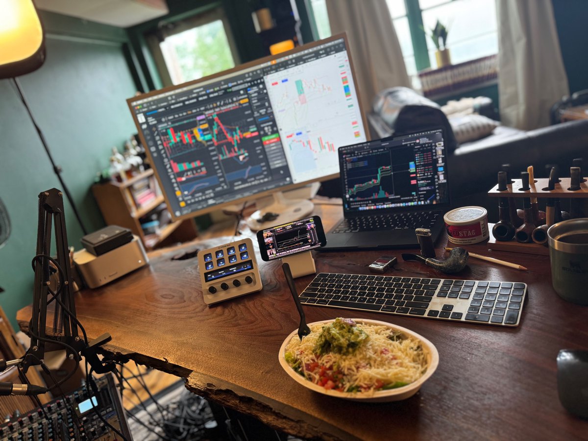 GoSecondMile's tweet photo. My trading station @TopstepTV #powerhour
Also, I don't measure in ticks or points, I measure in burritos (or salads) #keepperspective @ChipotleTweets https://t.co/TAXjzmrANH