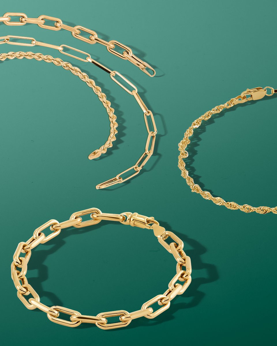 Honor their next chapter with the perfect gold gift. 💫 Celebrate your grad with styles that shine as bright as
their future.

Explore Gold Jewelry: ms.spr.ly/6018SwhbQ