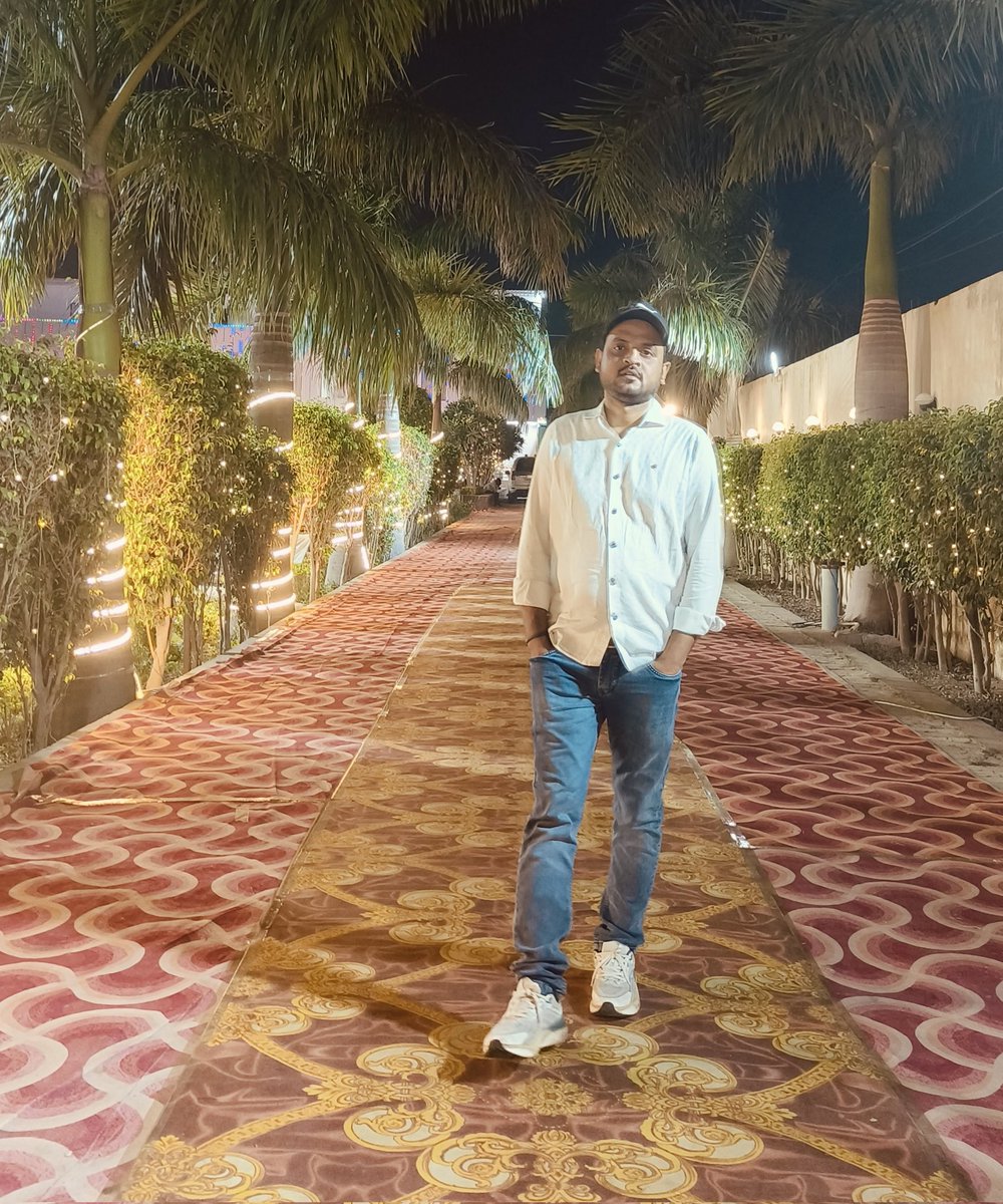 उगता हुआ सूरज दुआ दे आपको,

खिलता हुआ फूल खुशबू दे आपको,

हम तो कुछ देने के काबिल नहीं है,

उपर वाला हज़ार खुशिया दे आपको।

Happy Birthday Dear Friend! 🎉🎈🎊 
<a href="/mukeshdeshka/">Mukesh Kumar Verma</a> Bhaiya 
#HappyBirthday