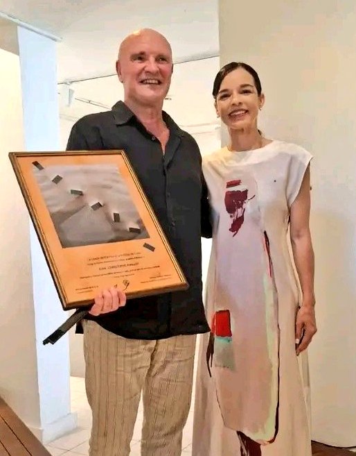 Ambassade de Cuba en France (@embacubafrancia) on Twitter photo 💫Le chorégraphe français Jean-Christophe Maillot🇫🇷, directeur des Ballets de Monte-Carlo <a href="/BalletsMonteCar/">BalletsDeMonteCarlo</a>, a reçu le 16 mai dernier à #Cuba🇨🇺 le Prix honorifique international de danse Josefina Méndez. #CubaEsCultura 💫Le chorégraphe français Jean-Christophe Maillot🇫🇷, directeur des Ballets de Monte-Carlo <a href="/BalletsMonteCar/">BalletsDeMonteCarlo</a>, a reçu le 16 mai dernier à #Cuba🇨🇺 le Prix honorifique international de danse Josefina Méndez. #CubaEsCultura