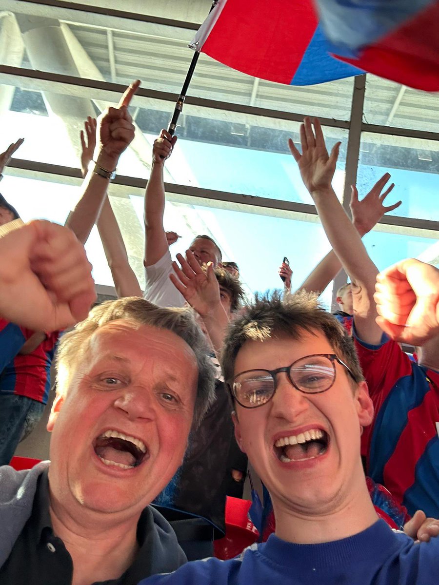 rcfoster's tweet image. Amazing aftermath to an amazing day. I’m trying to write a piece on it and keep getting too emotional to do so. Will get there eventually, until then there is this 
🔴🔵🦅 #cpfc #CPFC #FACupFinal
