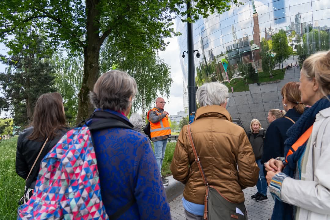 Woensdag 21 mei, 13.00 uur: #BOMENWANDELING met bomendokter <a href="/RonaldLoch/">Ronald Loch</a>. V.a. de ingang ondergrondse fietstenstalling Blaak (bij de Markthal) gratis. Meer info en aanmelden 📲: degroeneagenda.nl/site/event/bom… 🌳. Al bijna 40 jaar kijkt Ronald naar het wel en wee van de bomen in R'dam.