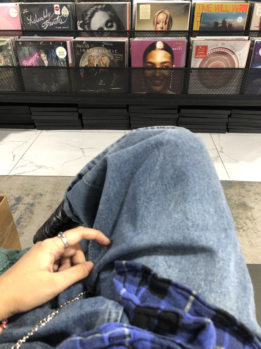paeigs's tweet photo. local record store 💽📼💭 https://t.co/X0wTbq1yjd