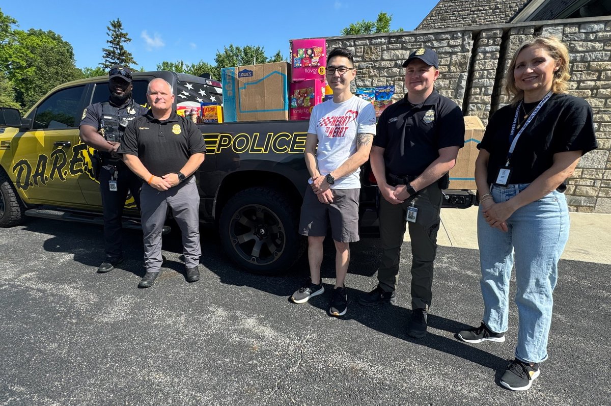 CityofUAPolice's tweet photo. As part of #NationalPoliceWeek, #UAPD collected 870+ pounds of food and toiletries during our recent Cram-A-Cruiser Food Drive! ๐๐ Officers delivered two truckloads to Heart to Heart Food Pantry to help neighbors in need.
Thank you #UpperArlington for your generosity! ๐ https://t.co/ZYbAJ0xbaV