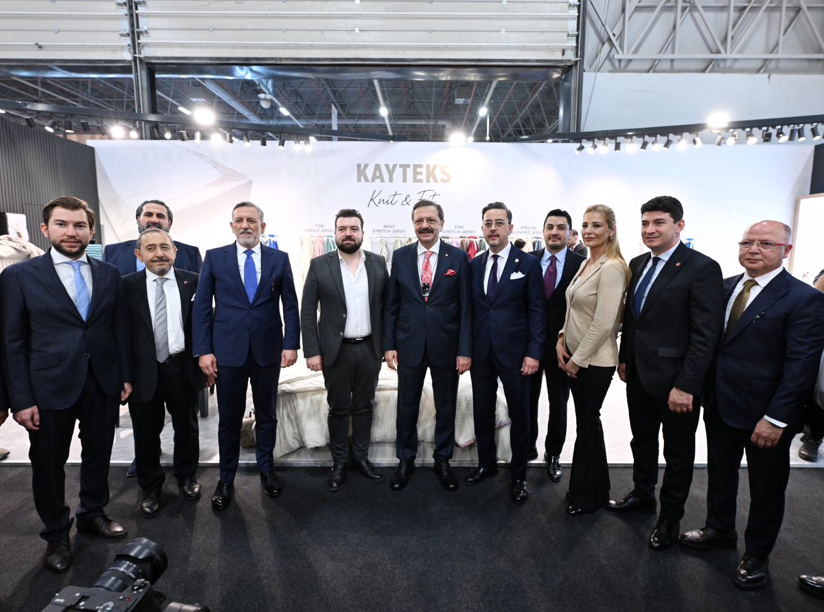 RHisarciklioglu's tweet photo. İstanbul Fuar Merkezi’nde düzenlenen ev tekstili sektörünün önemli uluslararası buluşmalarından biri olan #Hometex Fuarı’nda firmalarımızın stantlarını ziyaret ettik.

700’e yakın firmanın katıldığı fuarda, Türkiye’deki üreticilerinin yanı sıra, çok sayıda yabancı marka yeni sezon koleksiyonlarını ve inovatif ürünlerini sergiliyor.