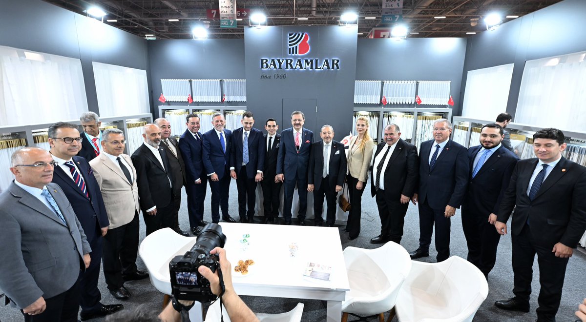 RHisarciklioglu's tweet photo. İstanbul Fuar Merkezi’nde düzenlenen ev tekstili sektörünün önemli uluslararası buluşmalarından biri olan #Hometex Fuarı’nda firmalarımızın stantlarını ziyaret ettik.

700’e yakın firmanın katıldığı fuarda, Türkiye’deki üreticilerinin yanı sıra, çok sayıda yabancı marka yeni sezon koleksiyonlarını ve inovatif ürünlerini sergiliyor.