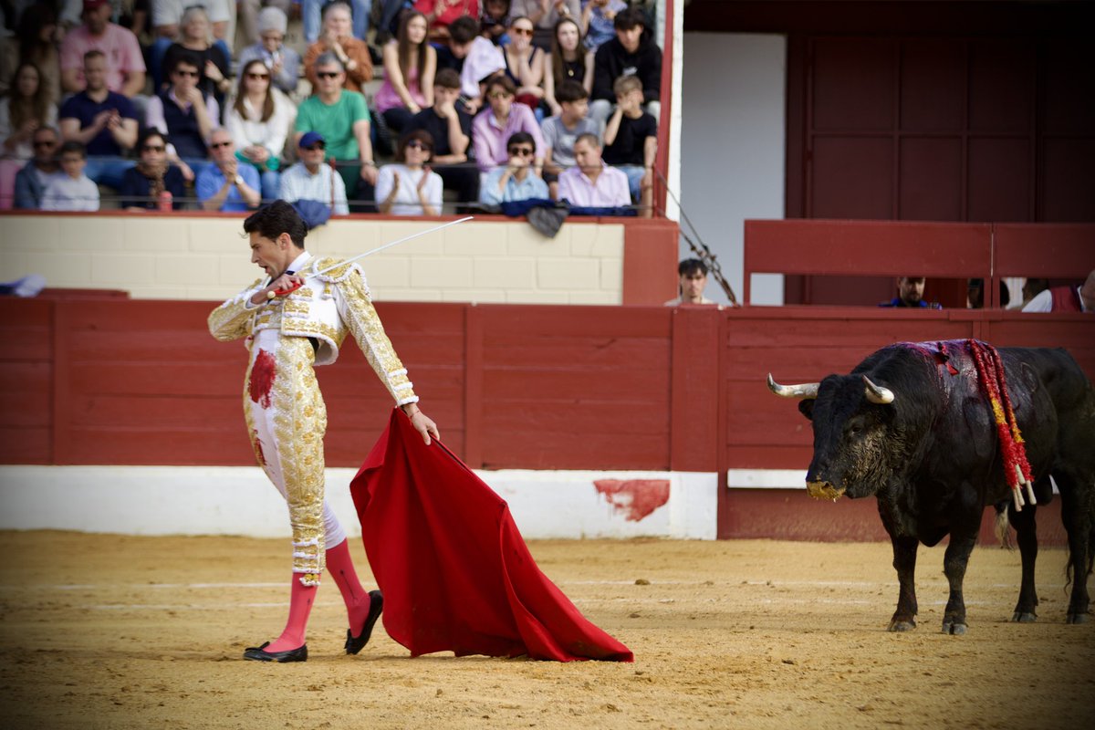 gespectatoledo's tweet photo. Ya estamos ahí ... @jorgemolinaa semifinalista en la @CopaChenel en Moralzarzal (Madrid) ante toros de El Estoque y ⚫️@JEnriqueValdefr https://t.co/jbPCIpUujV