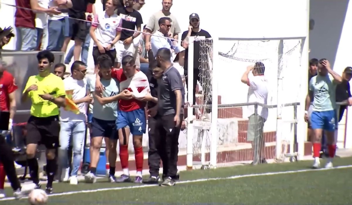 🙏 Queremos mandar una pronta recuperación a Lolo, jugador del <a href="/cfjaraiz/">Club de Fútbol Jaraíz.</a> , por la intervención en el hombro a consecuencia de la caída sufrida el pasado domingo en el partido que disputamos ambos clubes.

🫡 ¡Ánimo campeón, volverás más fuerte!