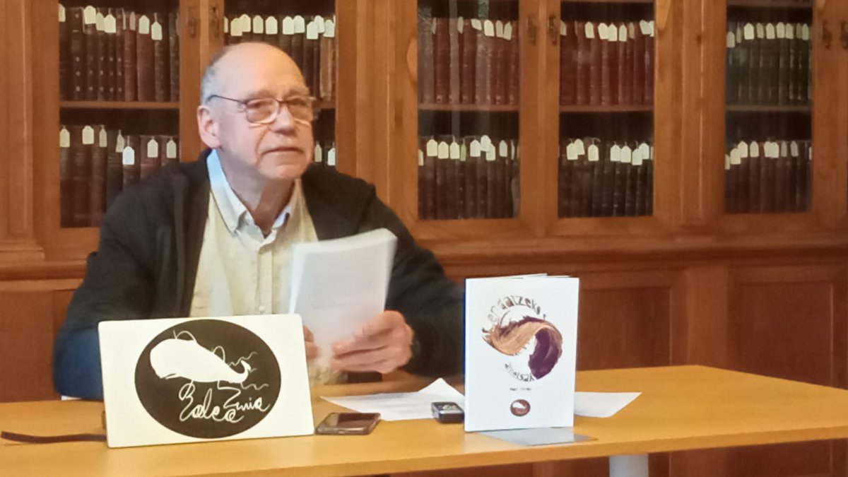 Gaur Pello Añorga Sendatzeko ametsak liburya aurkezten.