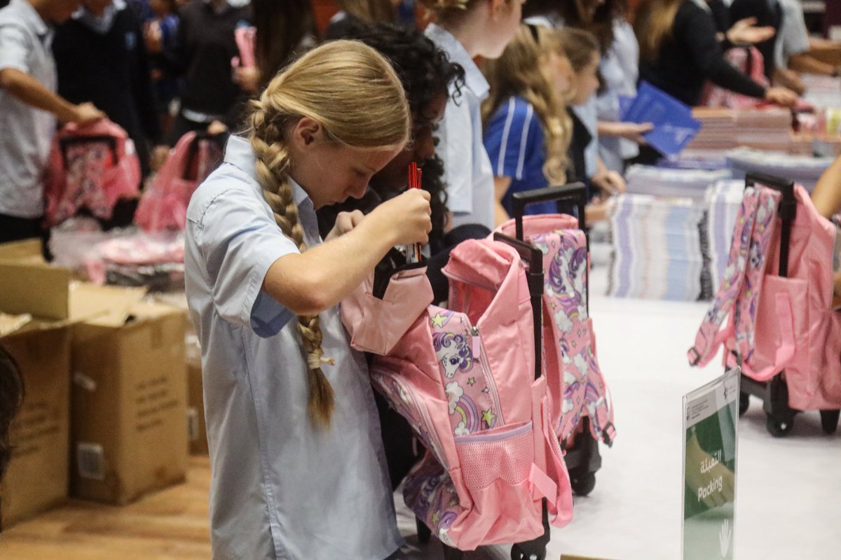 DubaiCares's tweet image. It’s GEMS FirstPoint School’s turn! Let’s see how their incredible students are stepping up to make a difference through #StudentsforStudents. Thank you for your energy and continued support!   حان دور مدرسة جيمس فيرست بوينت! لنرَ كيف يساهم طلابهم المميزون في إحداث فرق من خلال