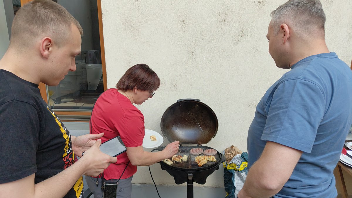We fired up the grill! 🍔 Great food, with even better company. 🔥 Here are some moments from last week's barbecue: ⬇️📸
