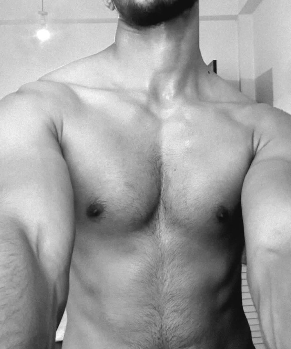 ArjunKumar5274's tweet photo. What a body 🔥🔥🥵🥵 https://t.co/UkYWtpWKhD
